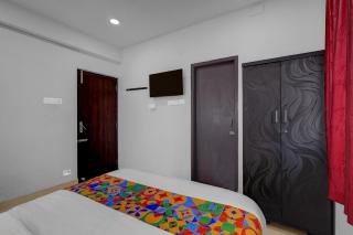 FabHotel Pavis Inn - 3