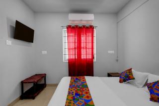 FabHotel Pavis Inn - 2