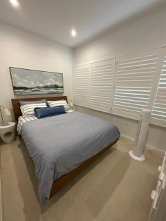 Dolphin Sands - flat barefoot walk to Coogee Beach - 9