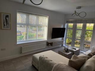 Corporate 2-Bed Flat, Near Shepperton & Egham - 4