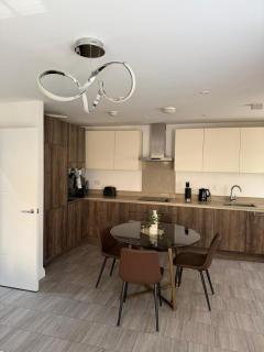 Corporate 2-Bed Flat, Near Shepperton & Egham - 7