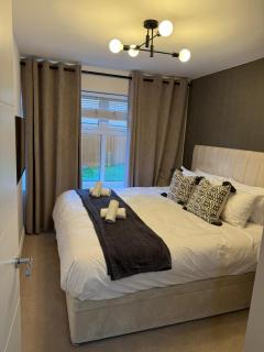 Corporate 2-Bed Flat, Near Shepperton & Egham - 1