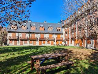Chimenea y espacio para todos, ideal para famílias - Isard 2 - 3