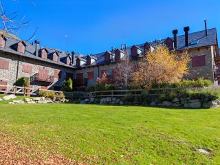 Triplex, chimenea y Wi-Fi, confort a tres niveles - Puig Falcó 1 - 6