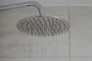 Comfortable 3-Bed Home - Driveway Parking - 2