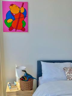 Art filled 2b2b Apt Family Friendly Free Parking - 1