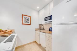 Kulakane 211 · KK 211 Updated OceanFront Whale Watching - 7