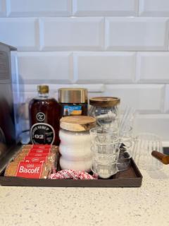 New Modern 2 Bedroom Central Apt Greater Manchester, Sleeps 5, Near Airport with Great Transport Links - 8