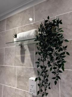 New Modern 2 Bedroom Central Apt Greater Manchester, Sleeps 5, Near Airport with Great Transport Links - 7