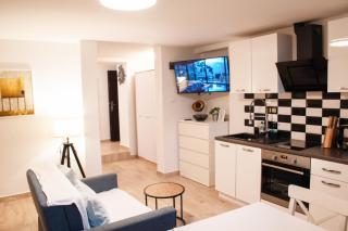 Yellow Pup in Maksimir - 3