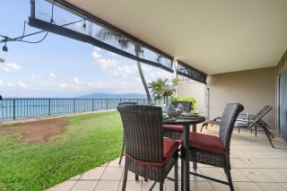 Hale Ono Loa 120 · HOL 120 Oceanfront 2BD w Ocean View AC Pool - 3