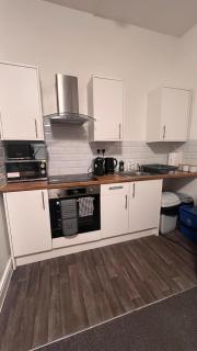 Modern & Spacious 2-bed flat - Central Cardiff - Fast Wifi - Long & Short Stay - 9