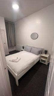 Modern & Spacious 2-bed flat - Central Cardiff - Fast Wifi - Long & Short Stay - 1