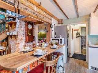 Hook & Hatchet - Uk48201 - 5