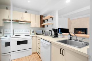 Laurentian Retreat with Views of Mont-Tremblant - 2