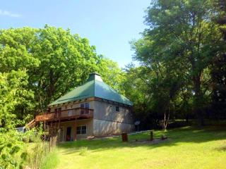 Secluded Cabin Rental with a Wraparound Deck near Franklin Creek State Park, Illinois - 0