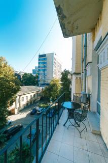 LUX near Maidan, Khreschutyk 3BR - 1