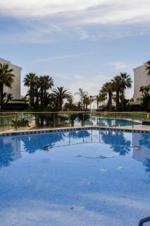 MARBELLA BANUS SUITES - Banús - Playa Rocío Beachfront Residence - Premium 3BR - 2BA - Direct Beach Access - Large Pool & Solarium - Just 3 Min Walk to Puerto Banús - 5 Min Walk to El Corte Ing Luxury Shopping - Ideal for Families - 3