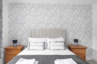 The Roost Group - 5 Bed House Hot Tub & Pool Table - 5