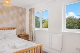 The Roost Group - 5 Bed House Hot Tub Near Beach - 4