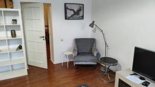 Stylish 2BR in Old Town Gem - 2