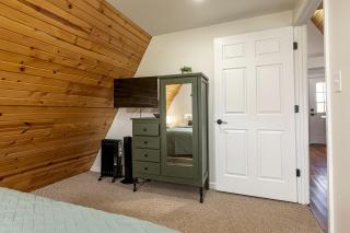 Breathtaking A-frame with Impressive Nature Views in Carbondale, Illinois - 3