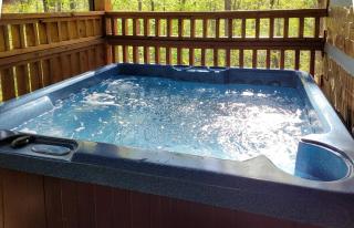 Amazing Wooden Cabin with Hot-tub and Game Room in Sevierville, Tennessee - 1