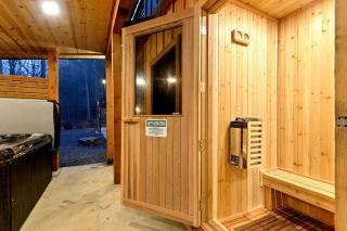 Spacious Modern Cabin with Basketball Court and Sauna in Broken Bow, Oklahoma - 8