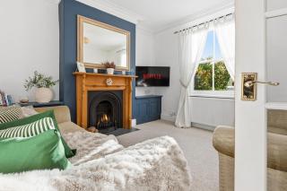 Luxurious 3 bed stay Ideal for Proffesionals, Families and Contractors - 2