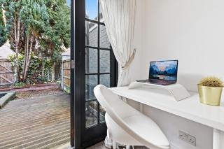 Luxurious 3 bed stay Ideal for Proffesionals, Families and Contractors - 3