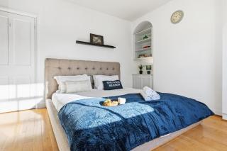 Luxurious 3 bed stay Ideal for Proffesionals, Families and Contractors - 7