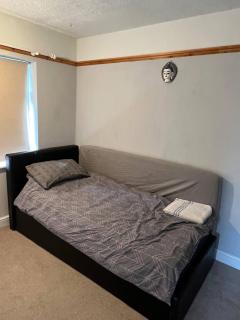 Cozy 2 Bedroom Home in Hucknall, Perfect for a Relaxing Getaway - 1