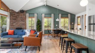 Wooded Nest, Cozy 3BR Chalet Near Spas, Downtown Berkeley Springs & Hiking - 1