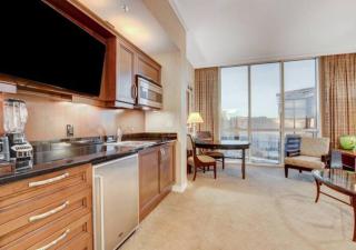 31st Floor 1-BR Corner Suite at Signature at MGM - 1