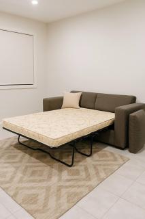 Stylish 2BR Retreat Near UC Belconnen Mall - 8