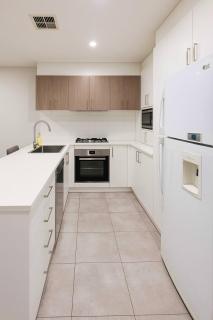 Stylish 2BR Retreat Near UC Belconnen Mall - 6