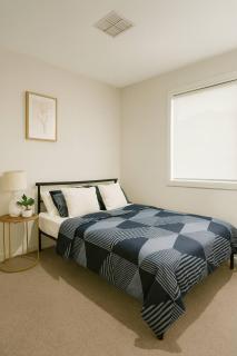 Stylish 2BR Retreat Near UC Belconnen Mall - 4