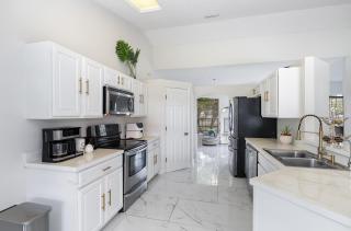 Family Launch View Stay, Modern and Bright - 8