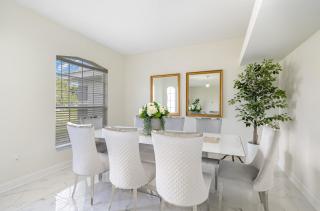 Family Launch View Stay, Modern and Bright - 7