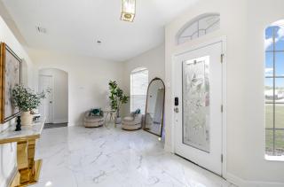 Family Launch View Stay, Modern and Bright - 1