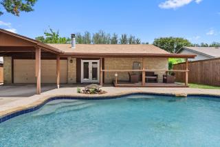 Warm Spanish Escape - The Colony - 7