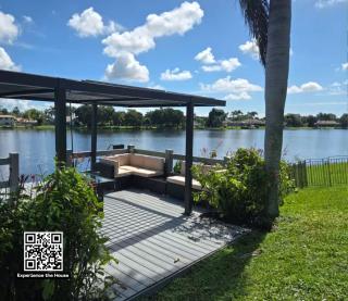 Stunning House with Beautiful Lake View - 0