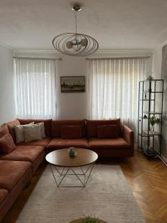 Cozy Downtown Escape - 0