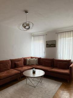 Cozy Downtown Escape - 7