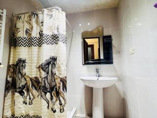 Yerevan City Center- Cozy and Sunny Apartment - Near Republic Square - 1