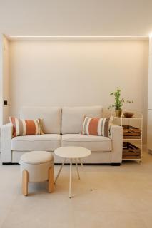 MARBELLA BANUS SUITES - Banús - Medina Garden - Brand New 1BR - 2BA - Bright & Modern - Pool - Steps from Puerto Banús Marina - Walk to El Corte Ing Luxury Shopping Mall - 2