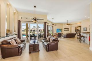 Waterfront home with pool, spa and walk to beach - 9