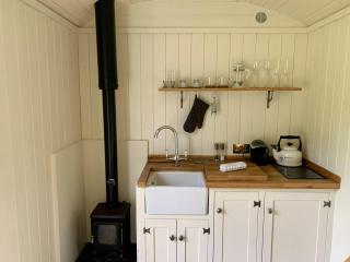 Tower Farm Holidays - Shepherd's Huts - Llangollen - 9