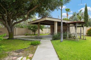 Valley Getaway! Pool House - 9