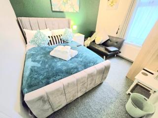 Gillings Villa -5 Bed Great For Long & Short Stay!!! Gillingham Kent - 4